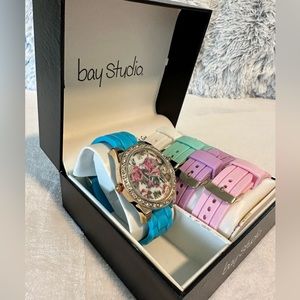 Women’s bay studio watch with 5 silicone bands